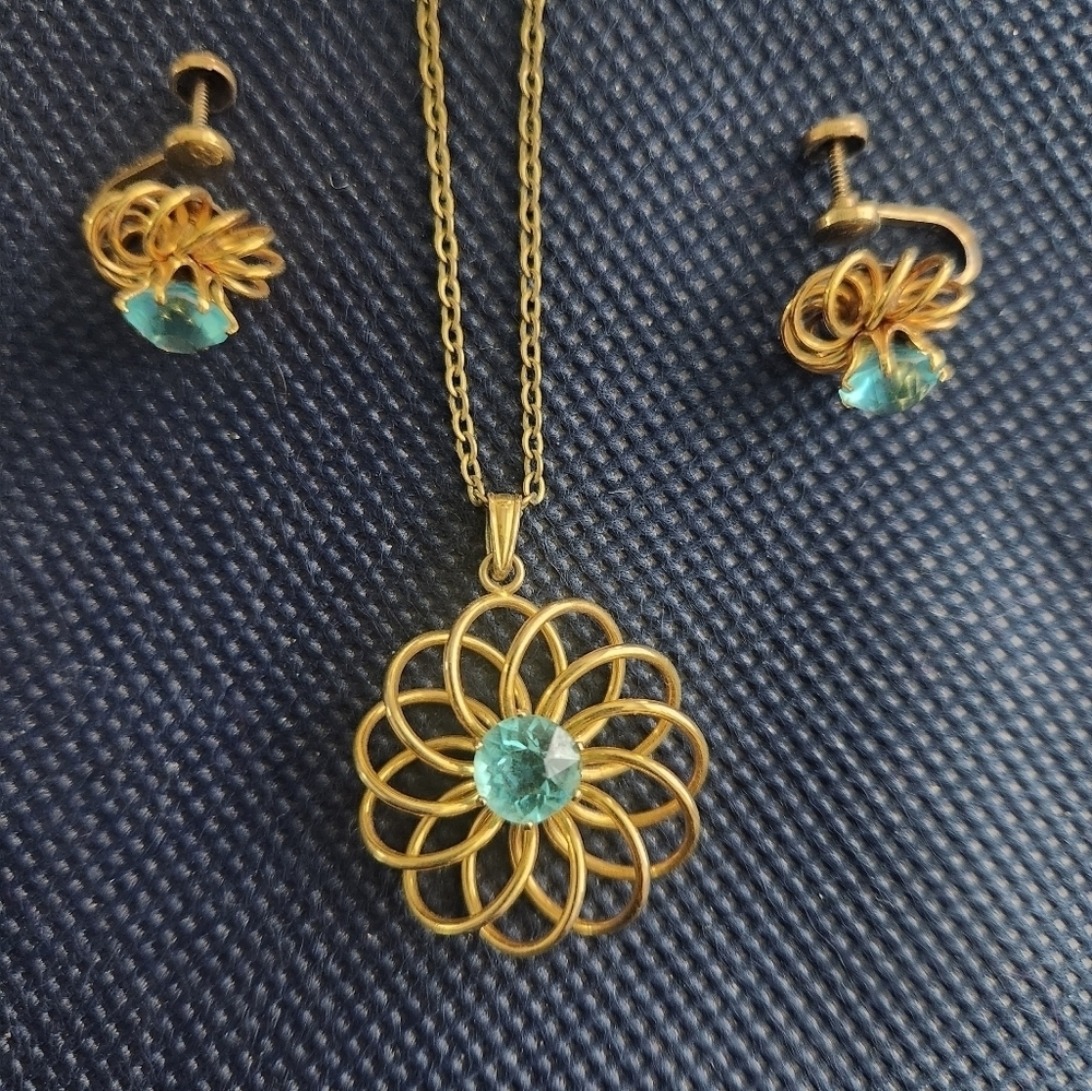 Vintage Unsigned Gold-tone Flower Starburst Blue Aquamarine Necklace & Earrings